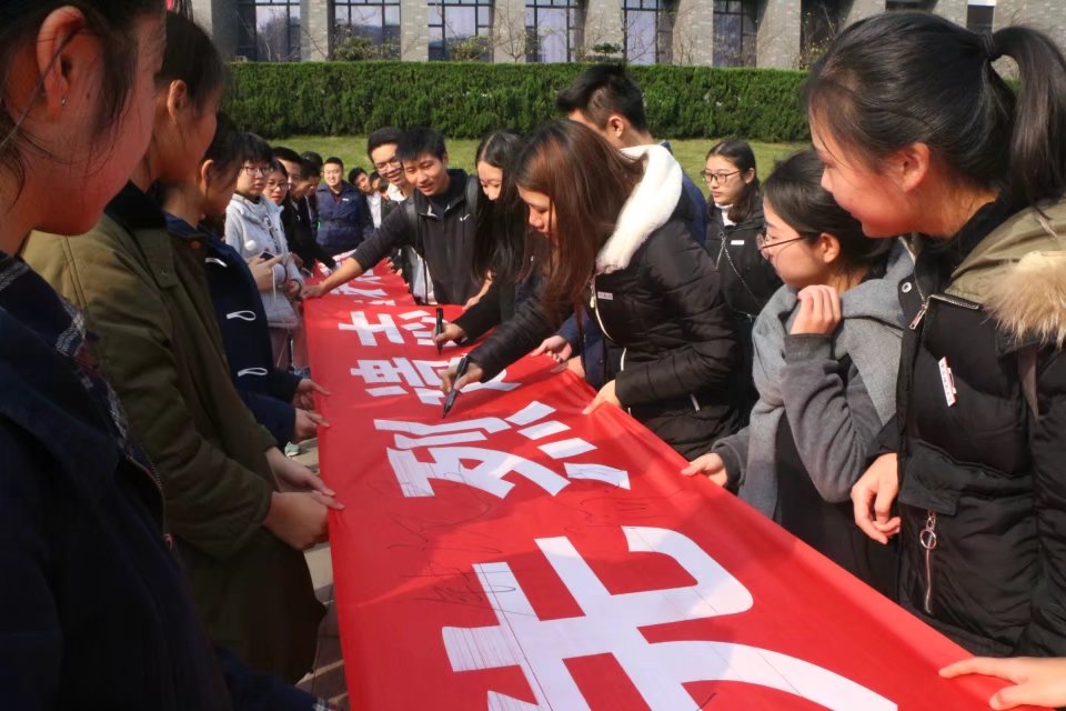 免费直播
纪念“11·27 ”烈士殉难68周年祭扫活动