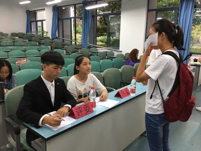免费直播
“挑战主持人”大赛初赛