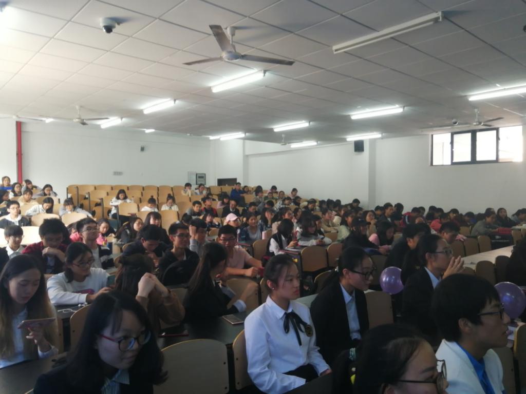 免费直播
举行2018级寝室美化大赛决赛