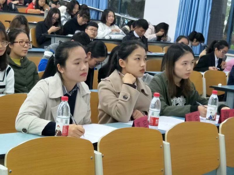 免费直播
举办“青春与学业”演讲比赛复赛