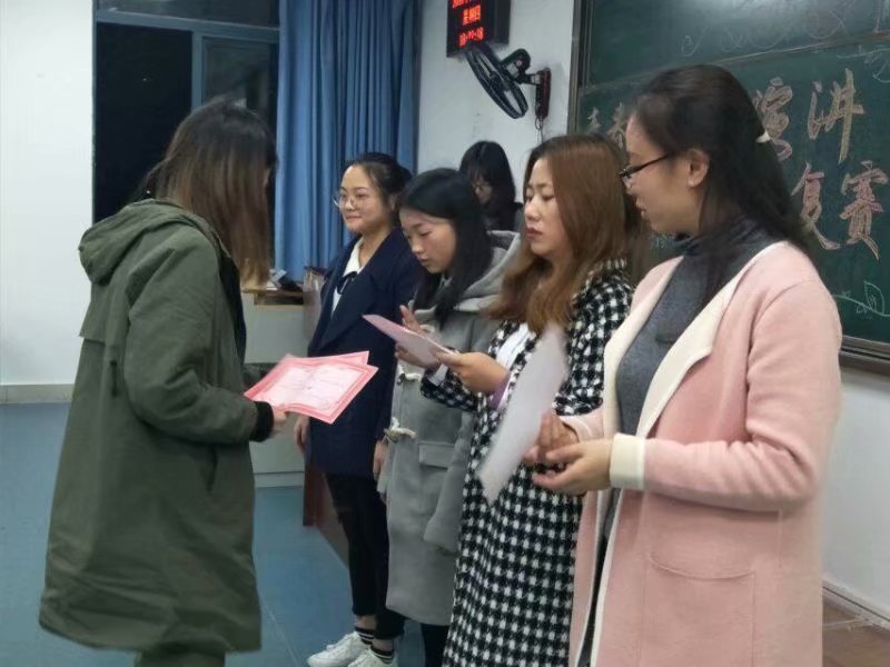 免费直播
举办“青春与学业”演讲比赛复赛