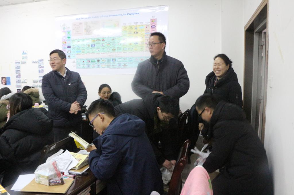 免费直播
领导亲切慰问2019届考研学生