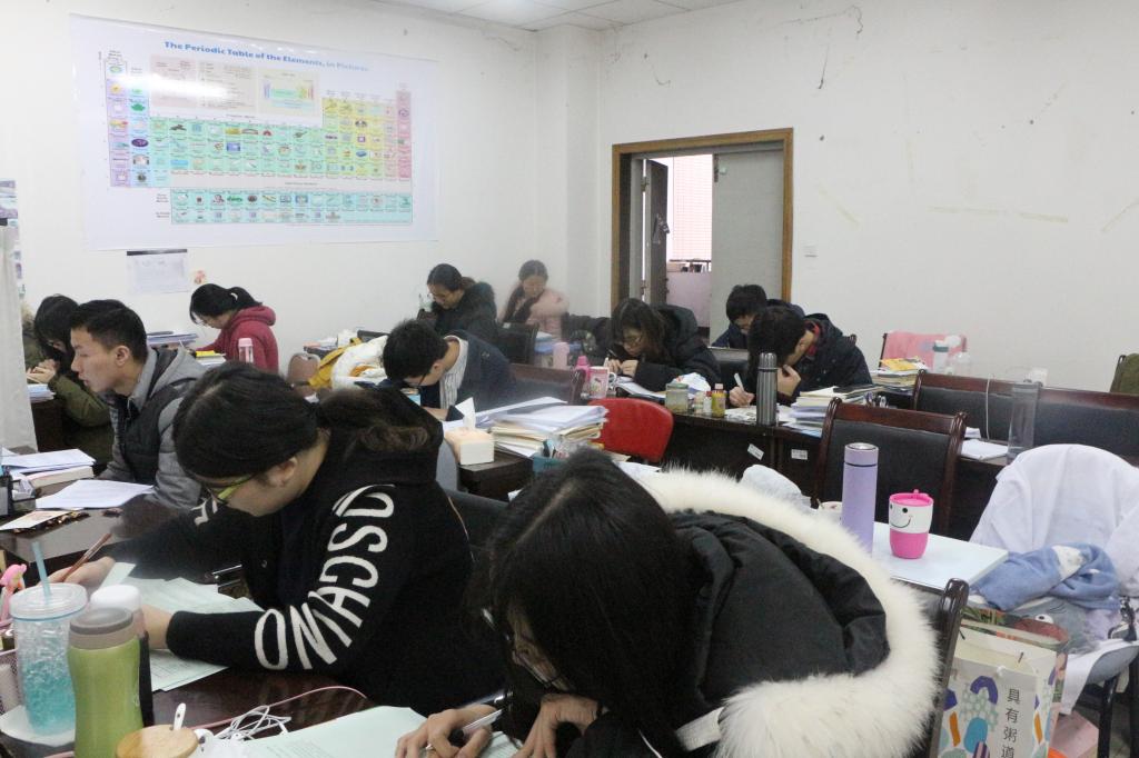 免费直播
领导亲切慰问2019届考研学生