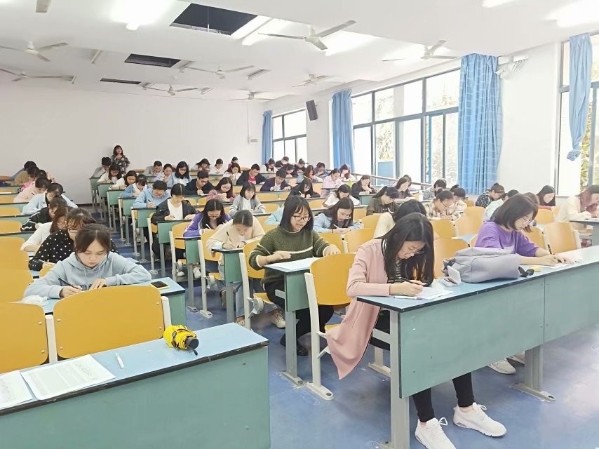 免费直播
举办生活知识竞赛初赛