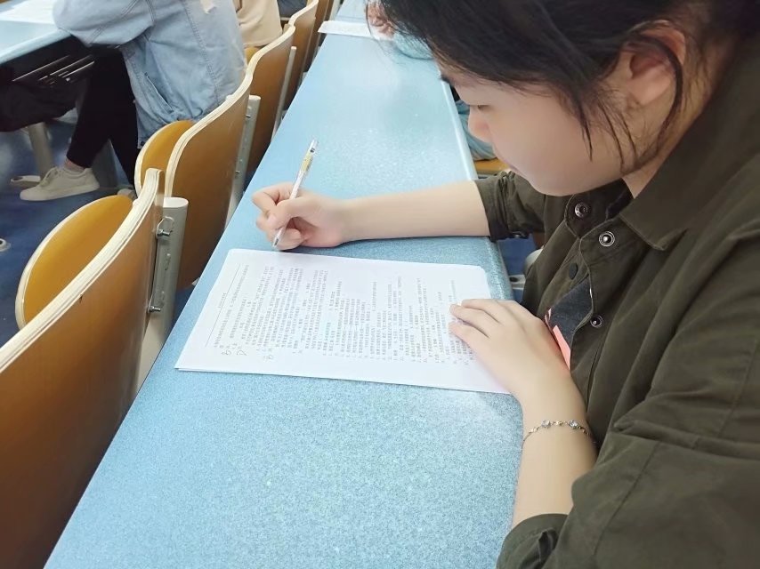 免费直播
举办生活知识竞赛初赛
