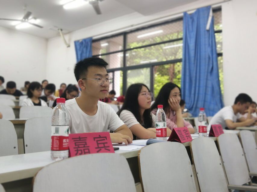 免费直播
举办魅力化学系列活动之“生活知识竞赛”决赛