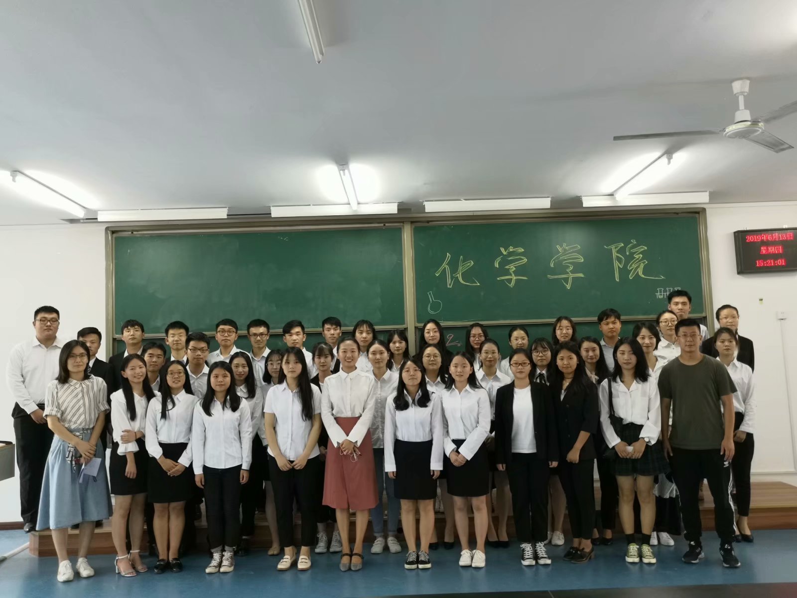免费直播
举行2019年学生代表大会