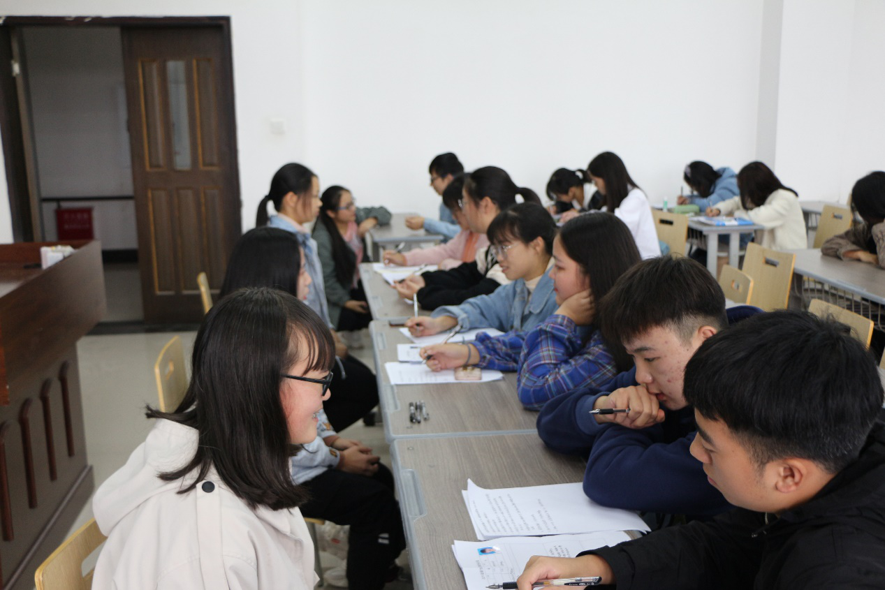 免费直播
志愿者招新现场